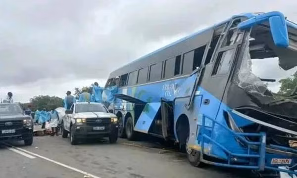 Zimbabwe: Xe buýt đâm trực diện xe tải chở magie khiến 24 người thiệt mạng