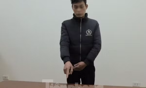 Vào đền thiêng trộm tiền lễ, bị bắt tại trận