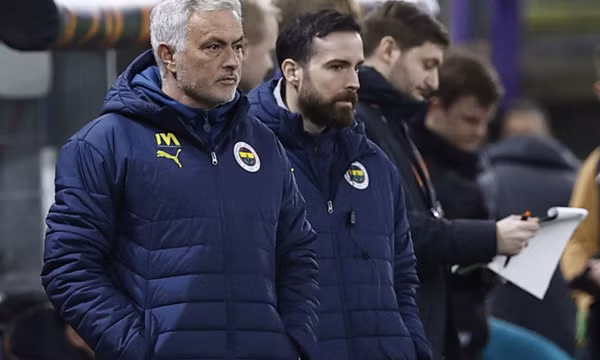 Mourinho đối mặt án phạt 6 tháng