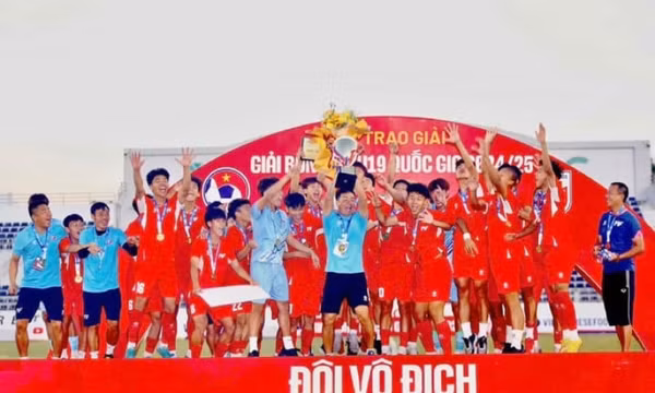 Đánh bại SLNA, PVF vô địch U19 Quốc gia