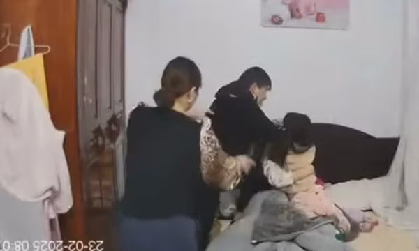 Xác minh video người đàn ông túm tóc, lăng mạ vợ cũ trước mặt hai con nhỏ gây xôn xao dư luận