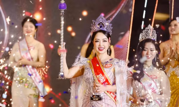 Tân Hoa hậu Doanh nhân Việt Nam chia sẻ gì sau khi đăng quang?
