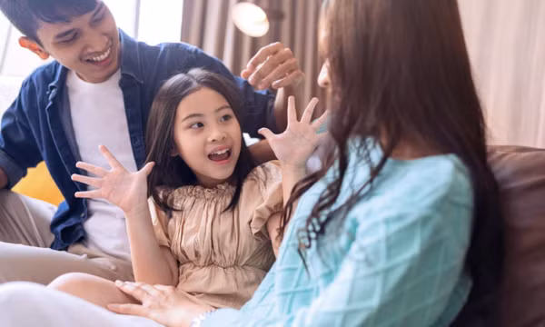 4 điều cha mẹ nhất định không nên trêu chọc con