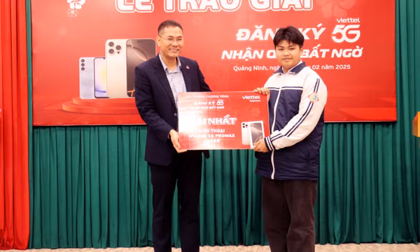 Viettel Quảng Ninh: Trao 50 triệu đồng cho các khách hàng dùng 5G trúng thưởng
