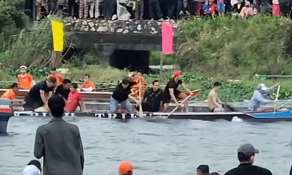 Lật ghe đua trên sông Trường Giang, 3 người bị đuối nước được đưa đi cấp cứu