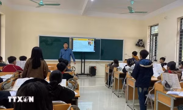 Bộ Chính trị quyết định miễn học phí cho học sinh phổ thông công lập trên cả nước