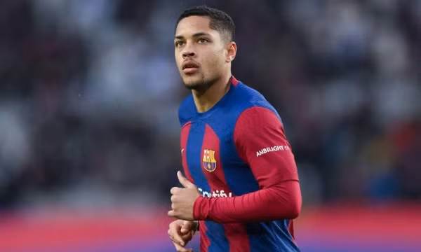 Barca quyết tống tiễn Vitor Roque