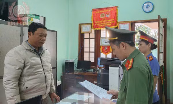 Khởi tố chủ tịch xã vì để 'cát tặc' lộng hành