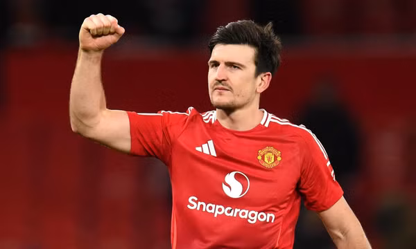 Maguire tỏa sáng, MU lội ngược dòng ở phút 90+3