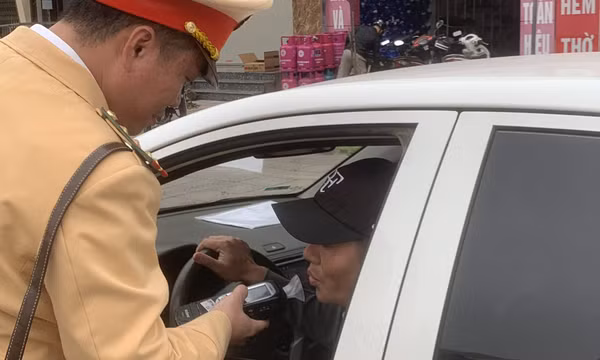 “Công tác đảm bảo trật tự ATGT năm 2024 sẽ được triển khai quyết liệt hơn”