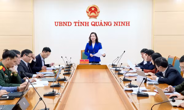 Để "theo kịp, tiến cùng và vượt lên" với ngành công nghiệp bán dẫn