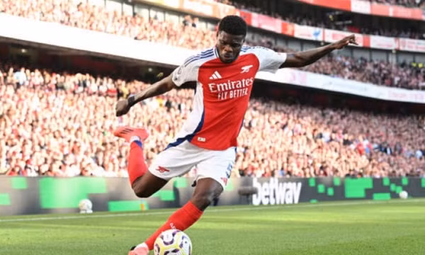 Giảm quỹ lương, tăng chất lượng: Arsenal sẵn sàng chia tay Partey, đón Zubimendi