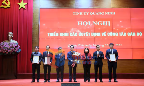 Công bố nghị quyết thành lập, tổ chức lại các cơ quan chuyên môn thuộc UBND tỉnh và công tác cán bộ, tháng 2-2025