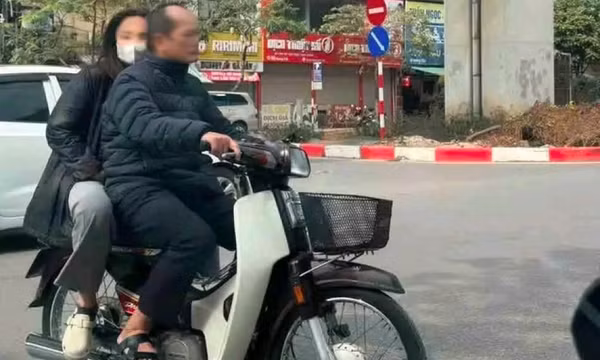 Phó Trưởng Công an phường không đội mũ bảo hiểm chở vợ bị xử phạt hành chính