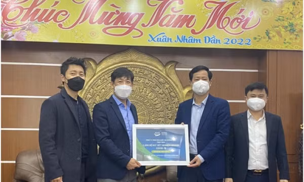 N.H.O trao tặng 2000 bộ kit test hỗ trợ thành phố Uông Bí phòng, chống dịch Covid-19