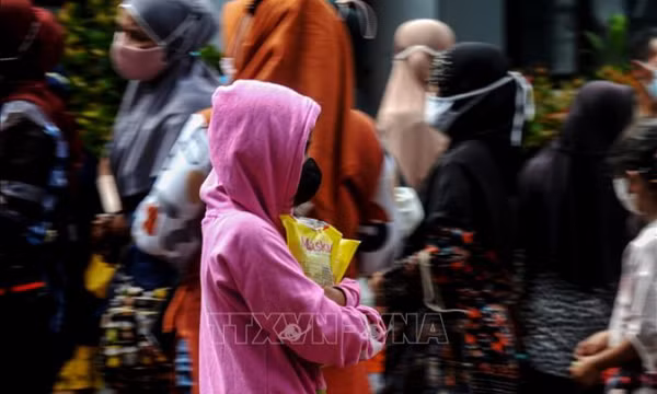 Indonesia kêu gọi người dân hạn chế hoạt động ngoài trời