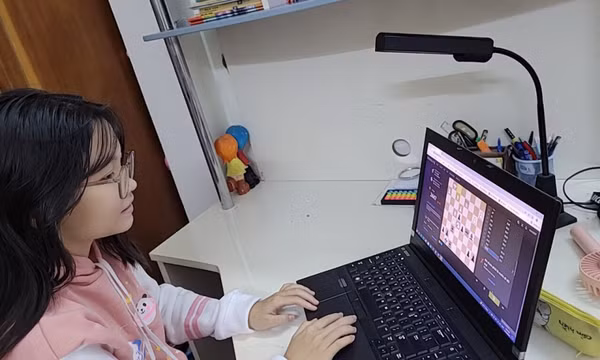 Khi cờ vua lên ngôi... mùa dịch 