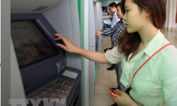 Đáp ứng nhu cầu rút tiền mặt tại các cây ATM