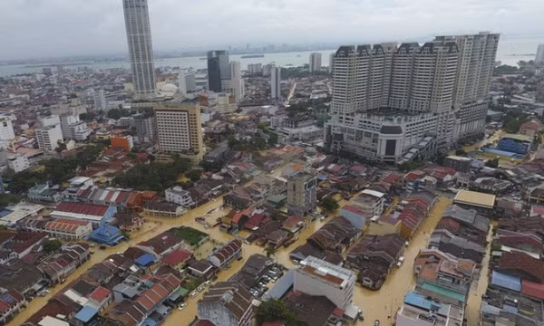 Hàng nghìn người phải sơ tán do lũ lụt tại Malaysia