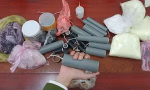 Nhóm học sinh lên mạng mua hóa chất về chế tạo pháo