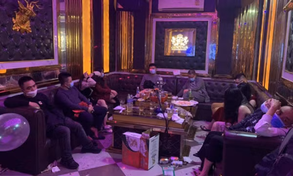 2 kiều nữ tổ chức sử dụng ma tuý trong karaoke