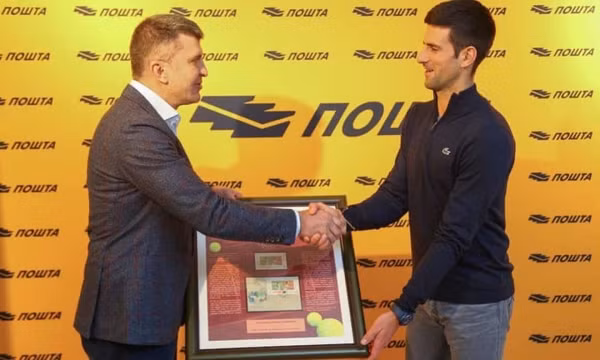 Djokovic dự tiệc một ngày sau xét nghiệm dương tính nCoV