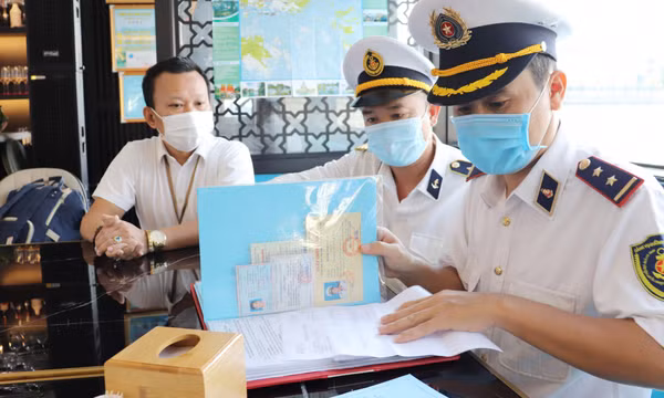Mở cửa đón khách tham quan Vịnh Hạ Long: Kiểm soát an toàn phương tiện, phòng dịch từ đầu
