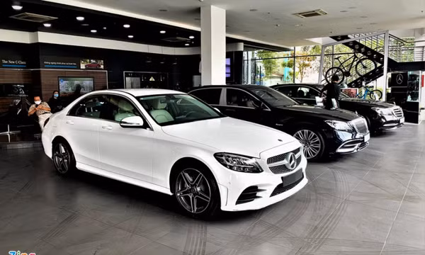 BMW vượt Mercedes-Benz để trở thành hãng xe sang bán chạy nhất năm