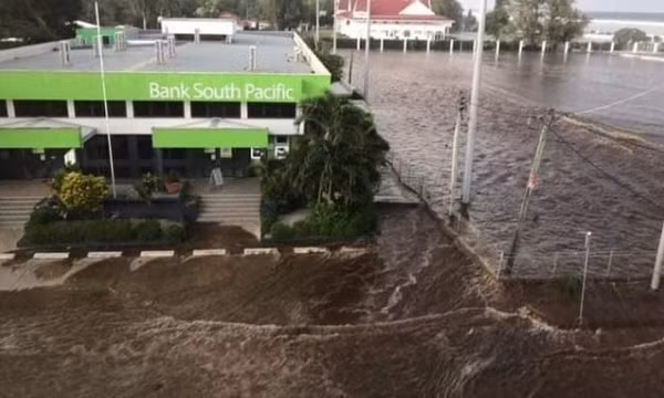 Sóng thần tấn công Tonga