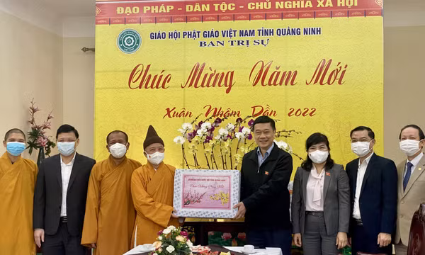 Chủ nhiệm Ủy ban Kinh tế Quốc hội thăm và tặng quà tết tại Uông Bí và Hạ Long