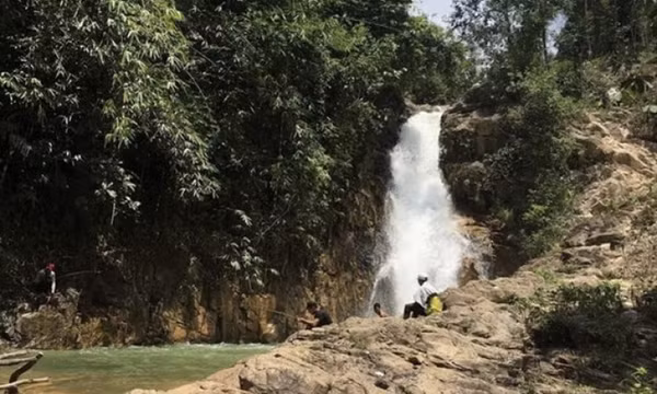 Lâm Đồng: Rủ nhau đi tắm thác, hai học sinh đuối nước tử vong