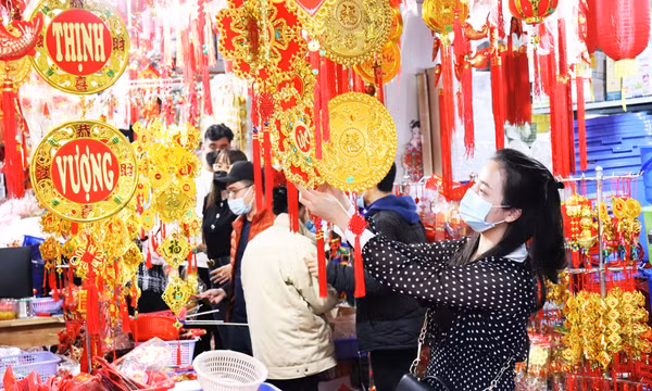 Ngập tràn sắc đỏ đồ trang trí Tết