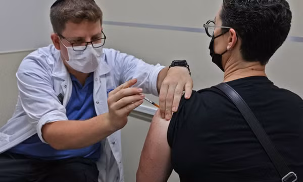 Liều vaccine tăng cường giảm tỷ lệ tử vong do COVID-19 tới 90%
