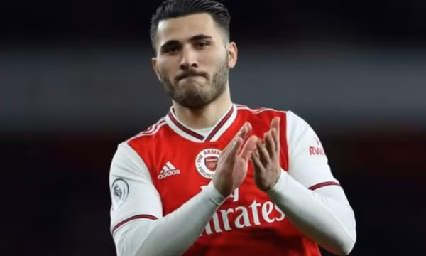 Kolasinac chính thức chia tay Arsenal