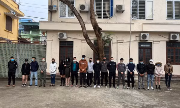 Cảnh sát đột kích vũ trường ở Sầm Sơn, tạm giữ hàng chục dân chơi cùng dàn tiếp viên