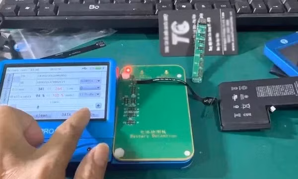 Mua iPhone cũ, người dùng cần cảnh giác chiêu trò 'kích pin'