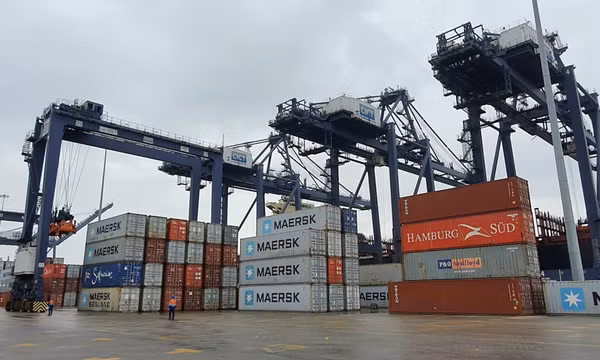 Cảng CICT Cái Lân tiếp nhận chuyến tàu container đầu tiên của năm 2022