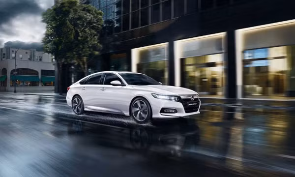 Đối thủ 'ngáng đường' Toyota Camry 2022 về đại lý với giá bán hấp dẫn, trang bị dẫn đầu phân khúc