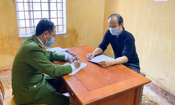 Bị bắt vì gửi thư nặc danh, sim rác bôi nhọ lãnh đạo