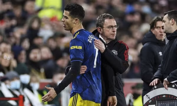 Man Utd cách top 4 hai điểm