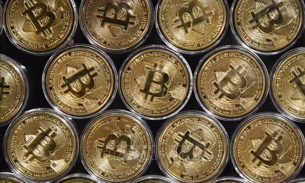 Đồng Bitcoin giảm tới 50% giá trị so với mức đỉnh điểm