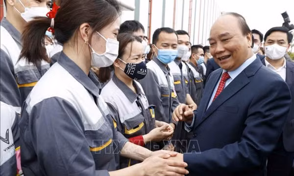 Quan tâm đến các hộ gia đình chính sách, hộ nghèo, công nhân khó khăn