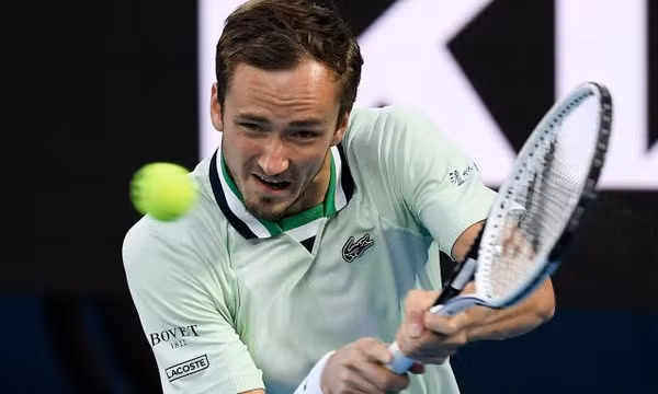 Medvedev cứu match-point để vào bán kết Australia Mở rộng