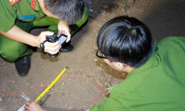 Nam thanh niên đánh mẹ, bị người khác đâm chết