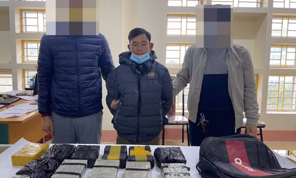 Vận chuyển thuê 22 bánh heroin kiếm lời dịp Tết