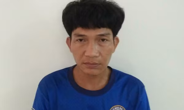 Gã thợ hớt tóc dùng dao khống chế, cưỡng hiếp cô gái trẻ