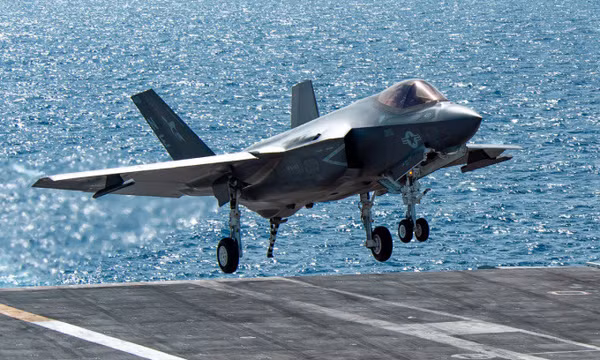 F-35 Mỹ gặp nạn trên Biển Đông, 7 người bị thương