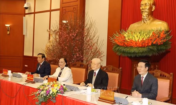 Tổng Bí thư gặp mặt các đại biểu về dự Đại hội VI Hội Người cao tuổi Việt Nam