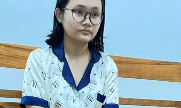 Án mạng kinh hoàng, con gái đầu độc cha bằng Xyanua rồi đốt nhà tạo hiện trường giả