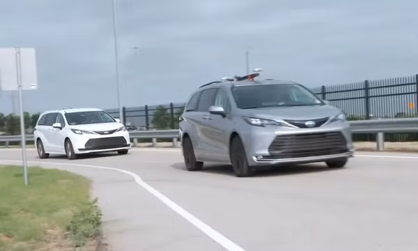 Công nghệ "viễn tưởng" kéo xe không dùng dây của Toyota